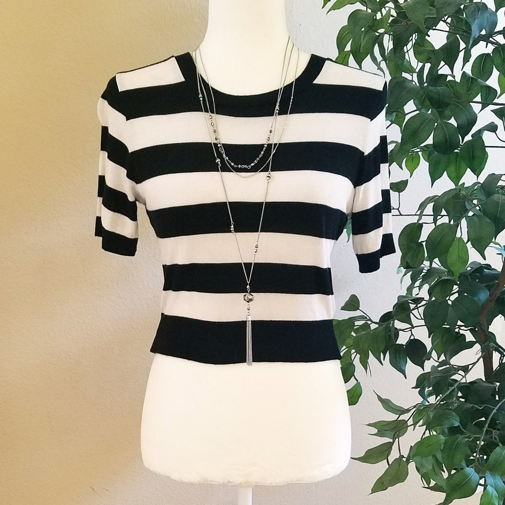 Striped cropped sweater🌹🍃